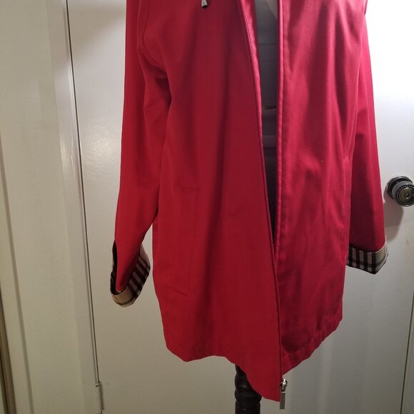 Burberry Coat with removable hood. Size M - Picture 2 of 16